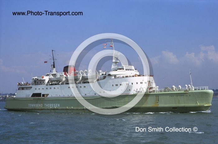 FREE ENTERPRISE II - Green Hull - Pass Cruise