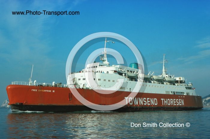 FREE ENTERPRISE III - Red Hull - Pass Cruise