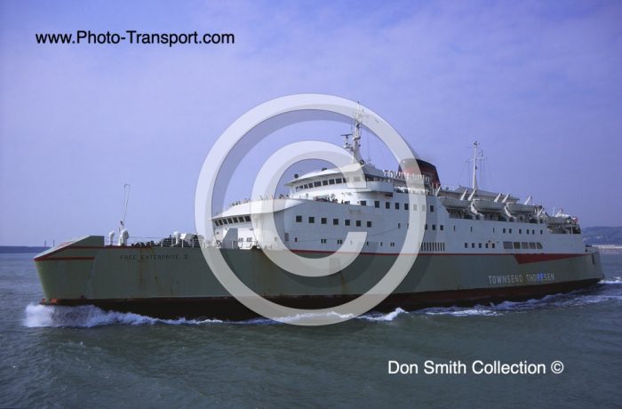 FREE ENTERPRISE V - Green Hull - Pass Cruise