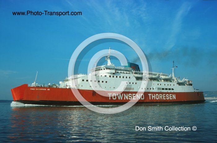 FREE ENTERPRISE VII - Red Hull - Pass Cruise