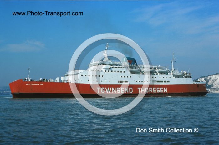 FREE ENTERPRISE VIII - Red Hull - Pass Cruise