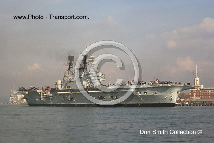 HMS ARK ROYAL - RO9 - Aircraft Carrier
