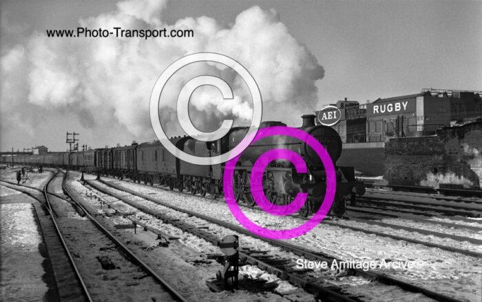 Ex LMS "Jubilee" Class 4-6-0 No.45721 "Impregnable" with 09.40 Crewe to Marylebone parcels train at Rugby Midland.