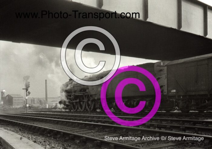 Ex-LNER  Class A1 4-6-2  No.60121 "Silurian" at Horbury Bridge,Storrs Hill Road.