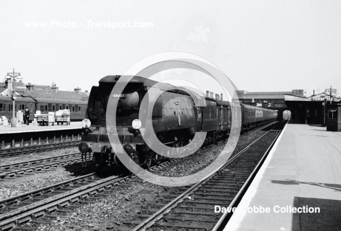 Battle of Britain - unrebuilt 4-6-2 No.34087 145 Squadron