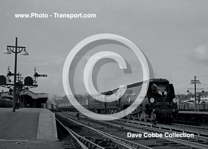 Battle of Britain unrebuilt 4-6-2 No.34086  219 Squadron