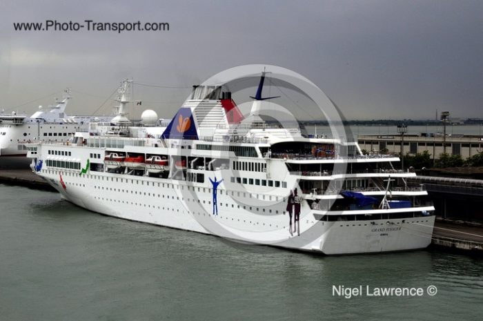 GRAND VOYAGER - Pass / Cruise