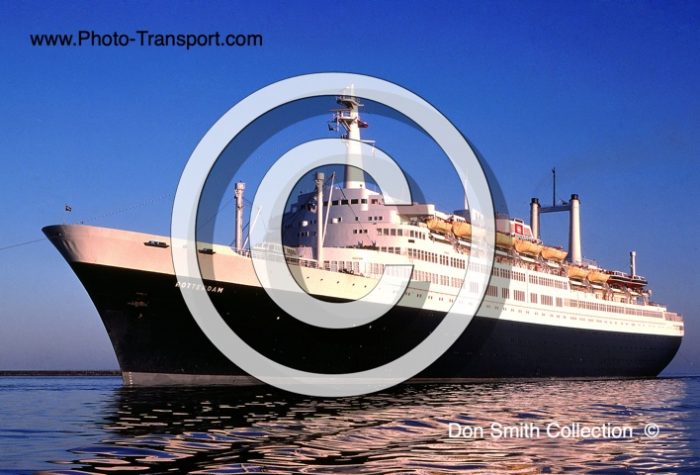 ROTTERDAM -  Pass Cruise - Black Hull