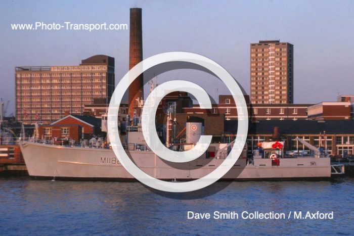 HMS SHOULTON    M1182 - Ton Class Minesweeper 