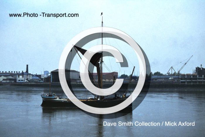 GLADYS - Thames Barge