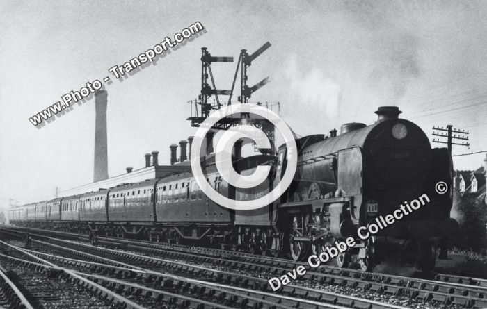 SCHOOLS “V” CLASS 4-4-0 No.30913 CHRIST'S HOSPITAL