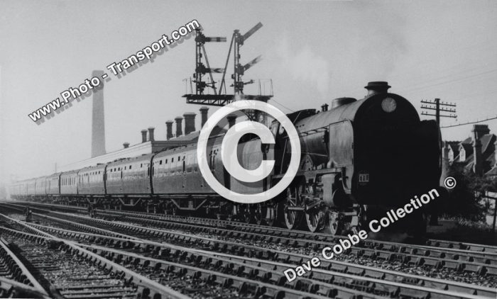 SCHOOLS “V” CLASS 4-4-0 No.30913 CHRIST'S HOSPITAL