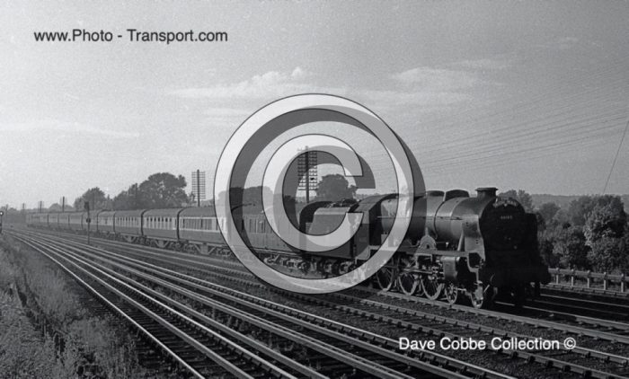 LMS Royal Scot 4-6-0 No.46145 The Duke of Wellington’s Regiment(West Riding)