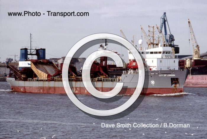 CITY OF LONDON - Dredger