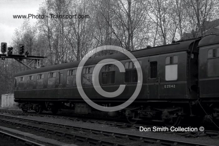 E25142 coach