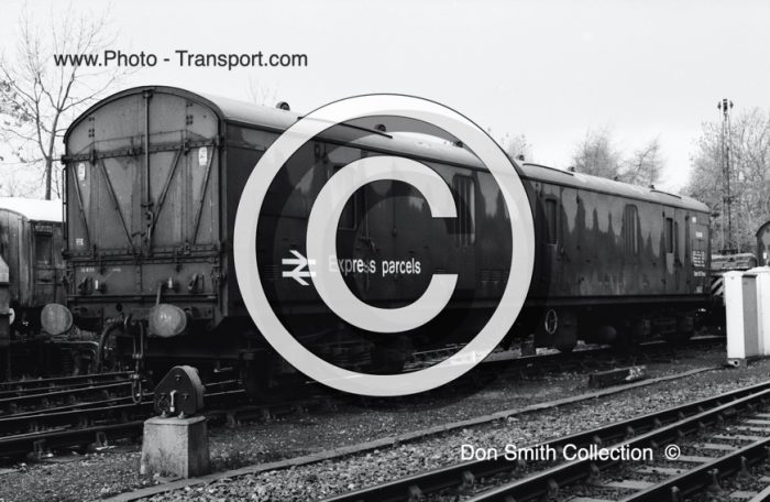 Express Parcels coach No.NKV 93535