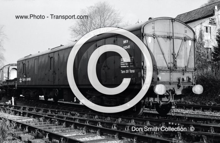 Express Parcels coach No.NKV 93535