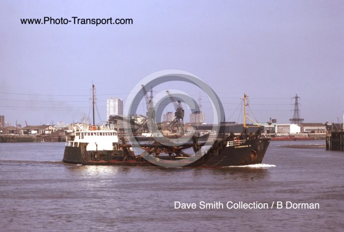 HOVERINGHAM IV - Dredger