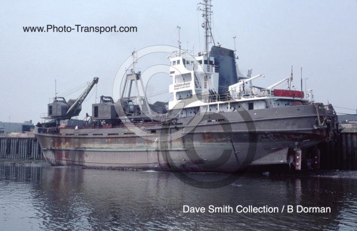 REDCLIFFE SAND - Grab Hopper Dredger