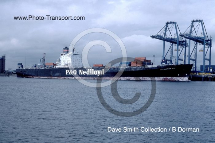 RESOLUTION BAY - Container - Black Hull / P & O Nedlloyd 