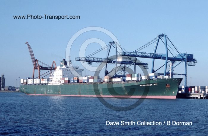 RESOLUTION BAY - Container -  OCL - Green Hull