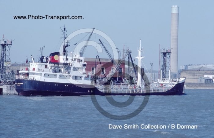 SHELL REFINER ex Hamble - Tanker