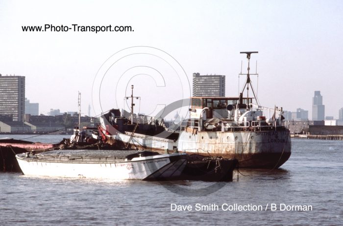 SPITHEAD TRADER - Crane Ship