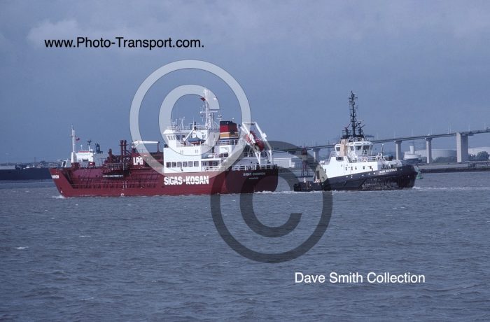 SIGAS CHAMPION - LPG Tanker and SUN SUSSEX - Tug
