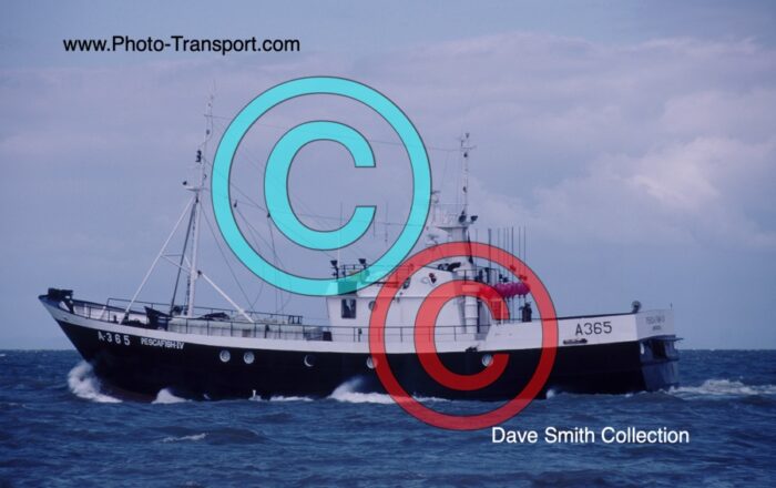 ADMIRAL BURNETT A574 - Trawler / Trawlers