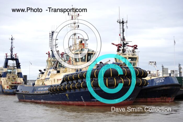 SVITZER LONDON - Tug - Svitzer Colours