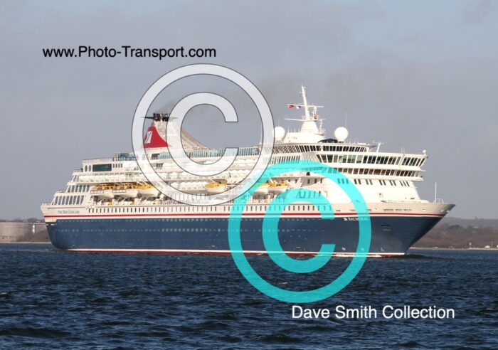 BALMORAL - Blue Hull -  Pass Cruise - Fred Olsen