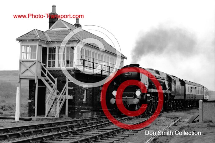 Rebuilt West Country 4-6-2 No.34027 Taw Valley