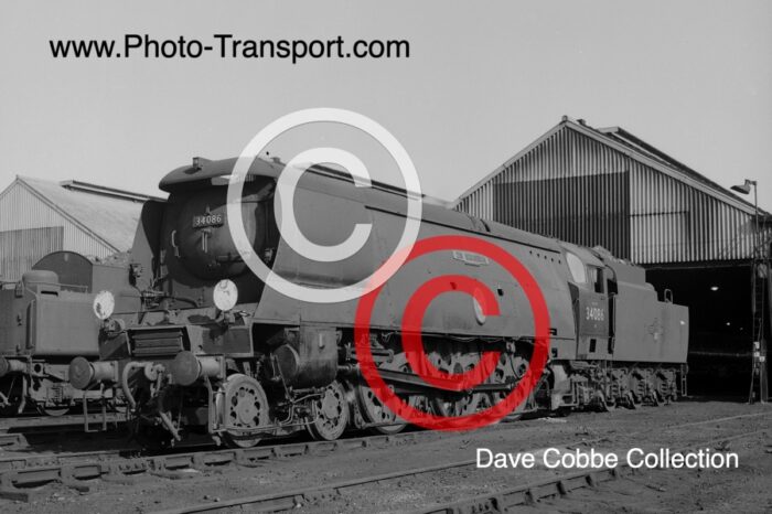 Battle of Britain Unrebuilt Class 4-6-2 No.34086 219 Squadron