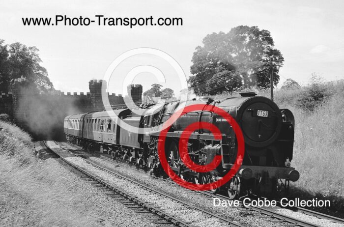 BR Standard ‘Britannia” Class 7P 4-6-2 No.70013 Oliver Cromwell (IT57)