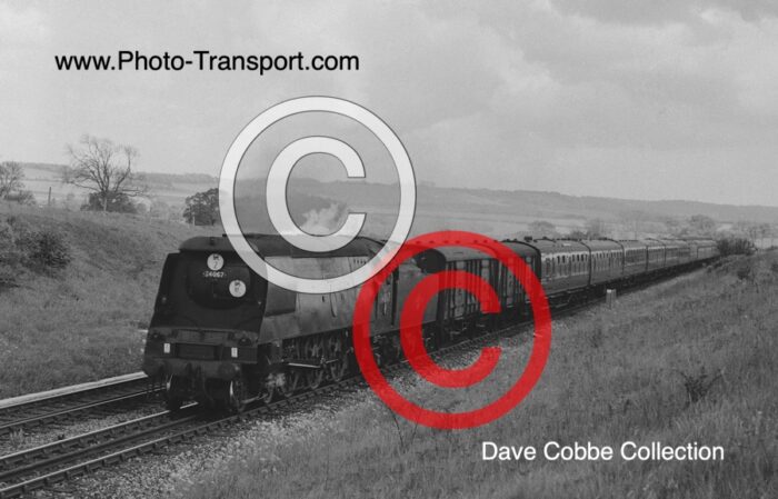 Battle of Britain Class unrebuilt 4-6-2 No.34067 Tangmere