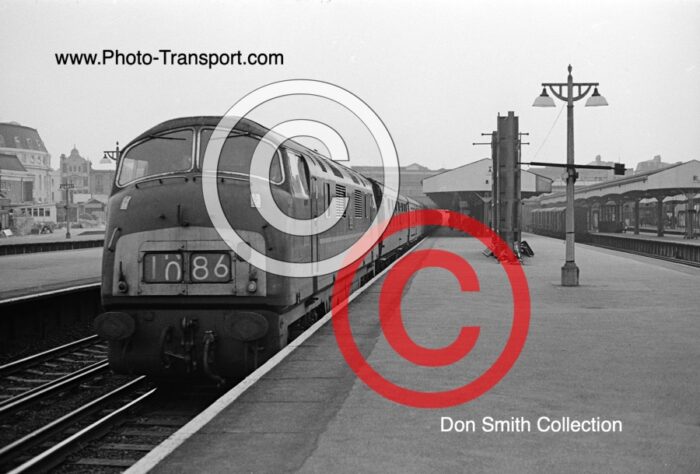 Warship Class No.D.XXX (IO86 Headcode) at Wimbledon