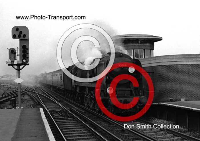 Merchant Navy Class  4-6-2 rebuilt No.35008 Orient Line at Wimbledon