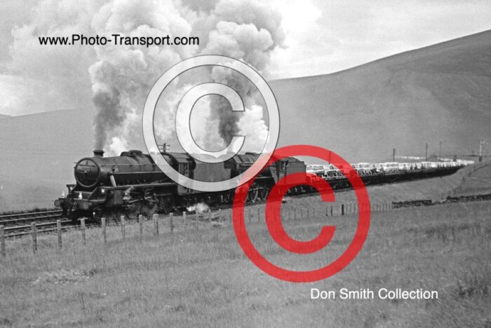 LMS Stanier Black 5 4-6-0 No.44922 doubleheads with V2 2-6-0 No.60846