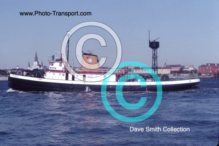 DELUGE    -  Tug / Fireboat