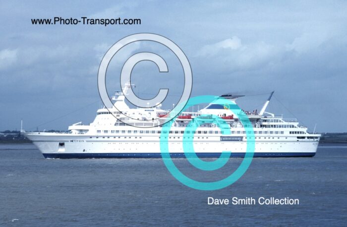DELPHIN    -  Pass Cruise