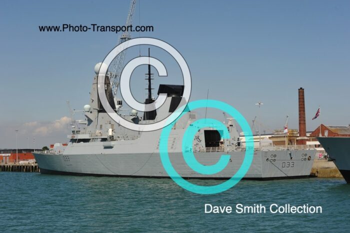 HMS DAUNTLESS  D33 - Guided Missile Destroyer - Type 45