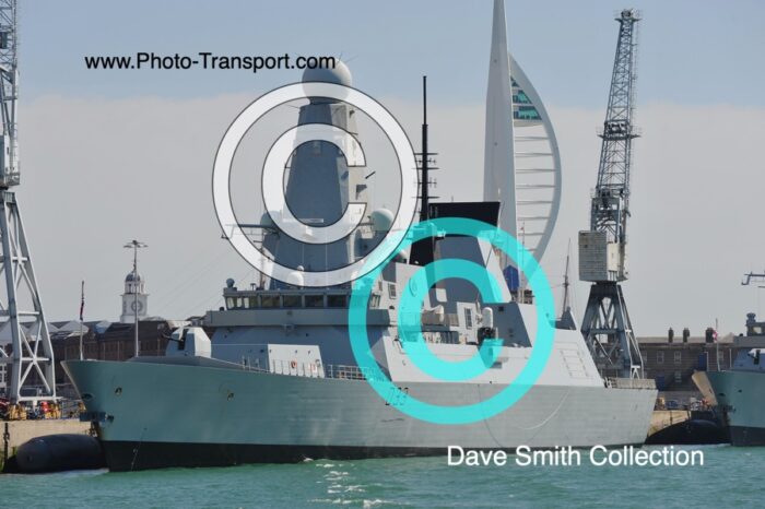 HMS DAUNTLESS  D33 - Guided Missile Destroyer - Type 45