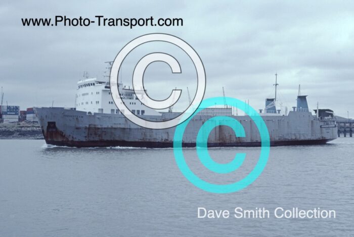 FEEDERTEAM  - Ro Ro Cargo - Underway River Thames - 1999
