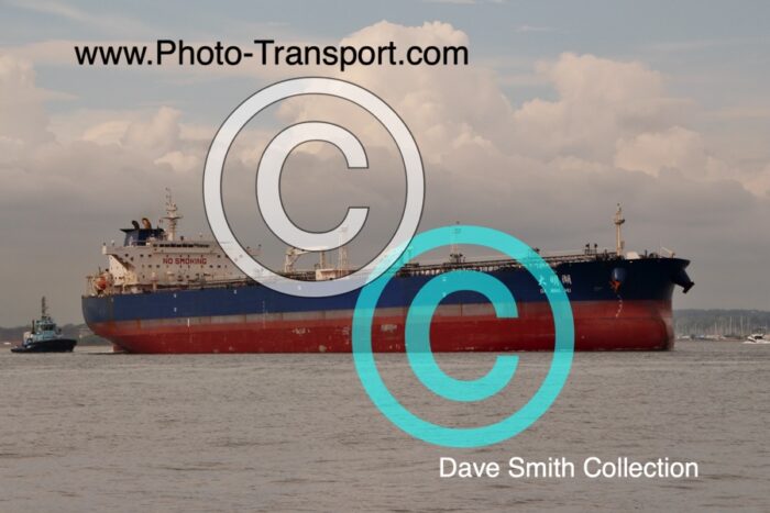 DA MING HU - Crude Oil Tanker - 84855/2003/China PR/ IMO 9259721 - Underway Off Fawley - 11.5.2016