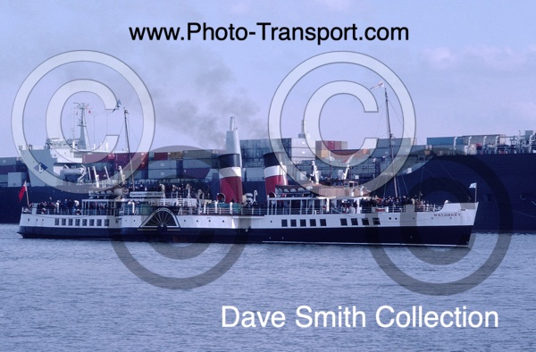 P.S.Waverley - Preserved Paddle Steamer - Passenger Ship - Underway Tilbury passing Almeria Lykes - 1978 - IMO 5386954