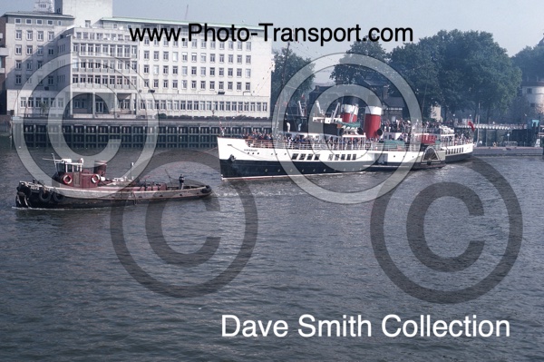 P.S.Waverley - Preserved Paddle Steamer - Passenger Ship - Underway Tilbury passing Almeria Lykes - 1978 - IMO 5386954