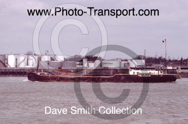 Bowbelle - Dredger - Underway Thames - May 1980 - IMO 6413235